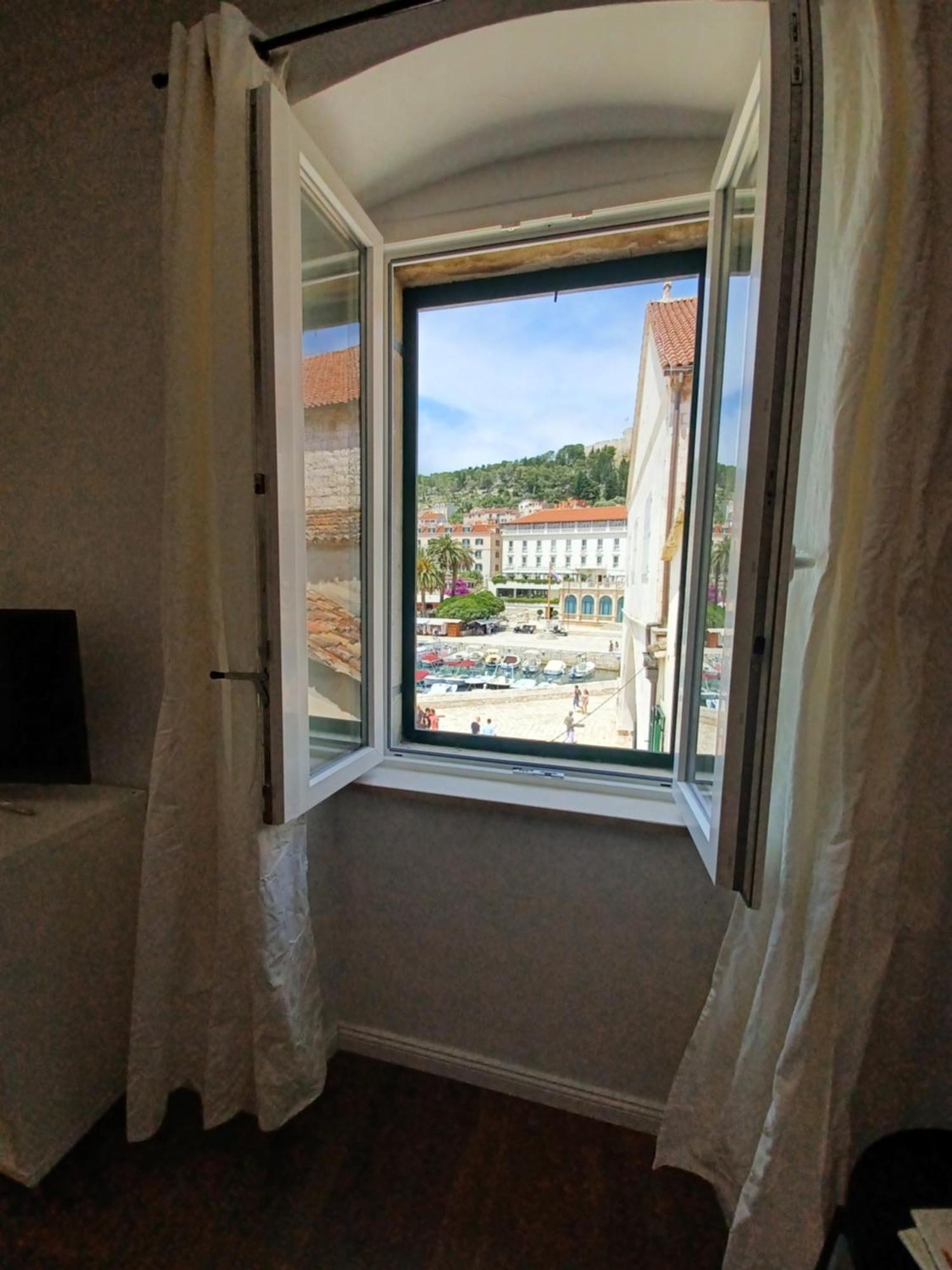 Apartment Lilly With Amazing City View Hvar Town Luaran gambar
